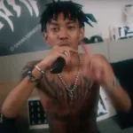 อยู่กับฉันก่อน